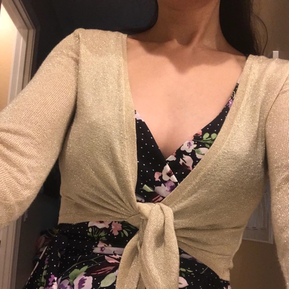 WORTHINGTON HOLIDAY GOLD FRONT TIE TOP SMALL - Picture 7 of 7